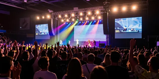 Exciting concert atmosphere at Žalgirio Arena, showcasing engagement and energy, part of KurPramogauti's cultural events.